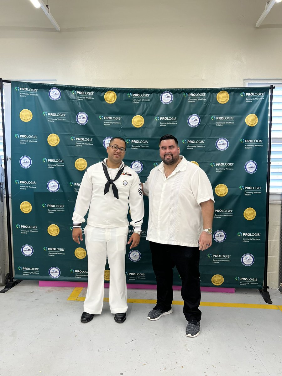 (1/2) Recently we hosted @USNavy Recruiter IC1 Javier Alcover-Serrano as a guest speaker!

IC1 Alcover-Serrano spoke to our students about the amazing opportunities in @AmericasNavy and the tens of thousands of dollars in bonuses that students can earn!