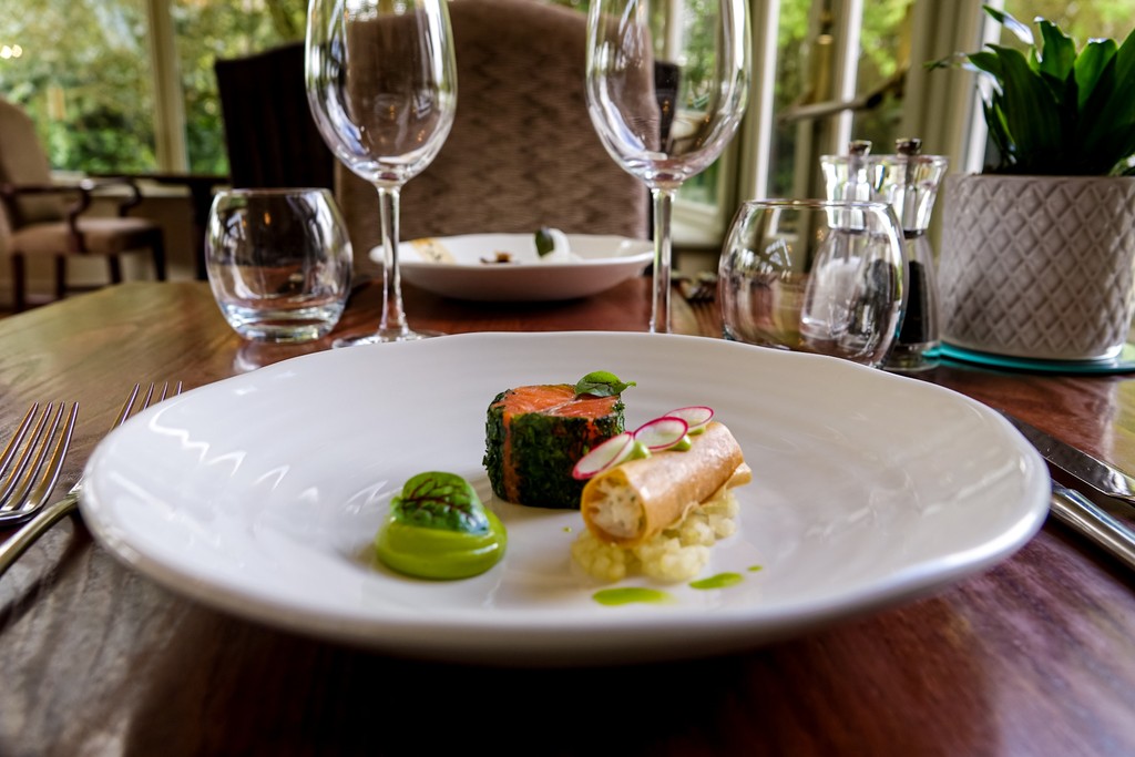 Don't forget our Orangery Restaurant is now open on Friday lunchtimes 12-1:30pm!

View our A La Carte menu and book your table 👉️ moathouse.co.uk/staffordshire-…

📸: Ballotine of sea trout, Brixham crab, feuille de brick, apple, radish, lovage emulsion 

#MoatHouseActonTrussell