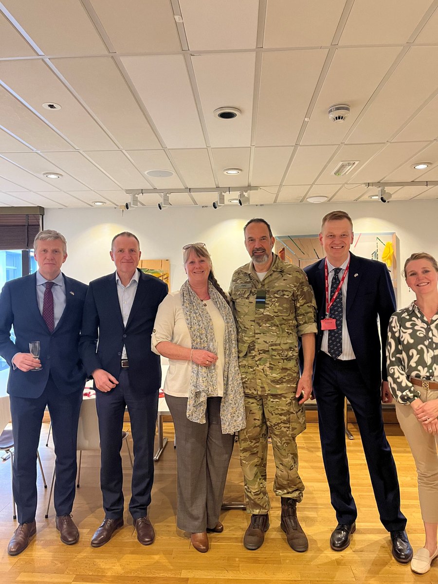 Yesterday, our Defence Attaché Jan K. Toft celebrated his 40th anniversary of #militaryservice. During his career, Jan has commanded at various levels and has spent more than 17 years abroad, including in the US, Belgium, and Afghanistan. Thank you for your 40 years of service!