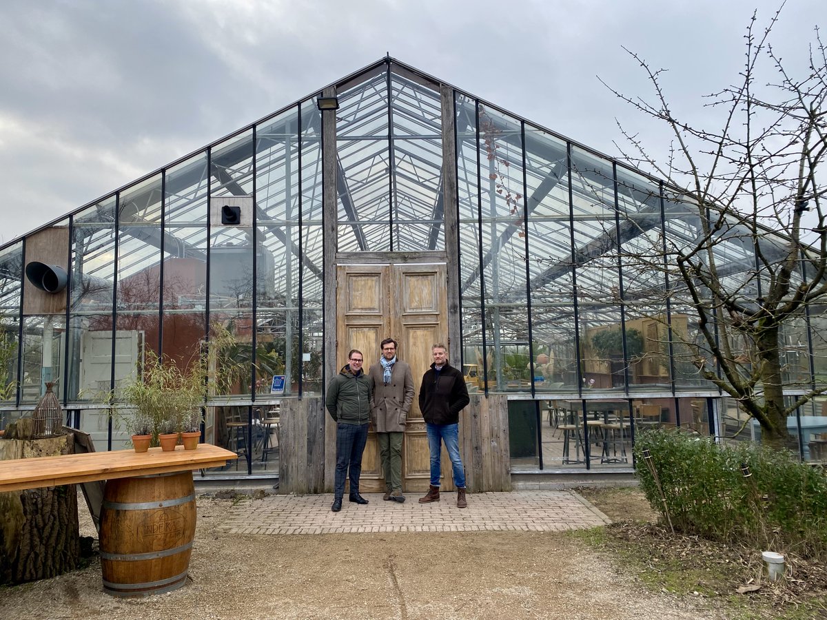 🎙 Nieuwe #Podkist aflevering ! 🎉 Duik samen met <a href="/JurgenTheunisse/">Jurgen Theunissen</a> <a href="/KoenMensink/">Koen mensink</a> <a href="/radboudspruit/">radboud spruit</a> en andere uitvaartprofessionals in de wereld van de doe-het-zelf uitvaart. Waarom helpt het om een actieve rol te spelen bij een afscheid? Luister hier:
open.spotify.com/episode/2vmIcE…