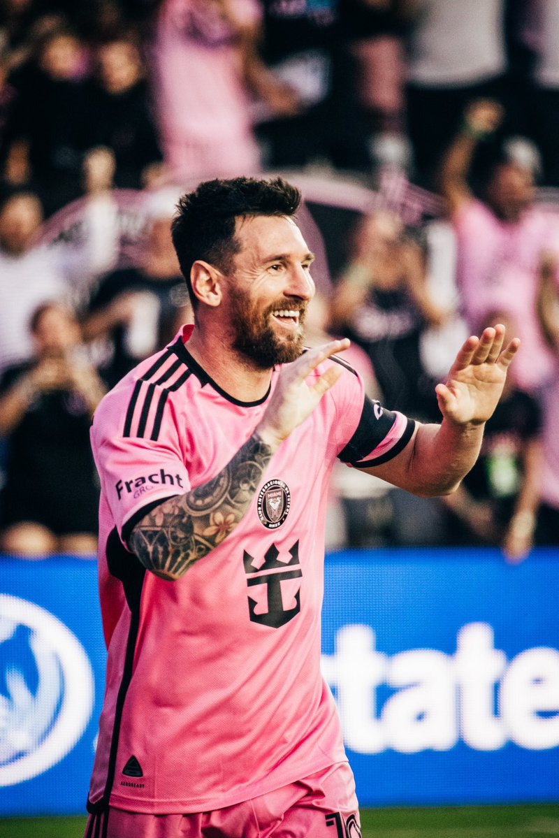 🗣️Javier Asensi (Inter Miami business manager): Messi changes everything for the better. The fact that we are contemporary with Leo Messi is something we must repeat almost every morning when we wake up. It radically changes you and transports you to another dimension 🐐