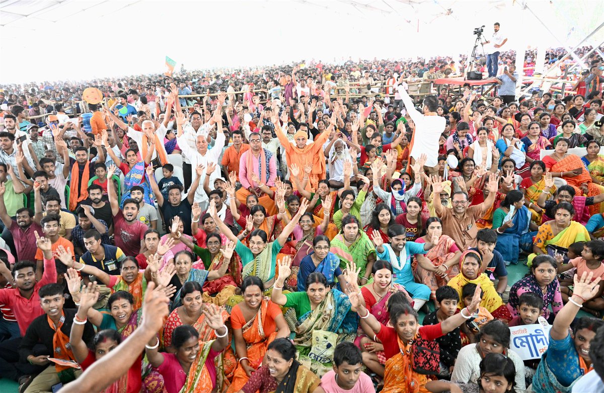 “Only the BJP-NDA is capable of forming a stable government.” PM Shri @narendramodi addressed a huge gathering in Krishnanagar, West Bengal. Here are some visuals 👇