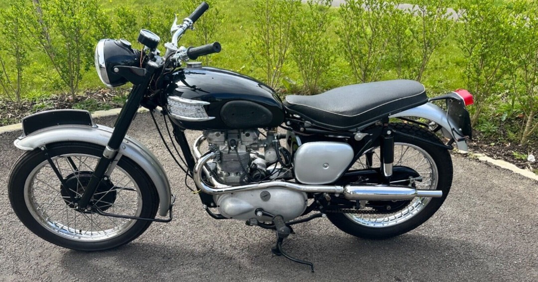 Check out this cool 1955 Triumph T100! Ebay ad here ow.ly/zoI650Rv97k #Triumph more bikes at barnfindmotorcycle.com #motorbike #motorcycle #barnfind #biker #vintagebike