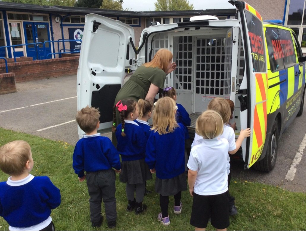 We were lucky to have a visit from the PCSOs today who bought their van to show us. @satrust_ @DerbysPolice