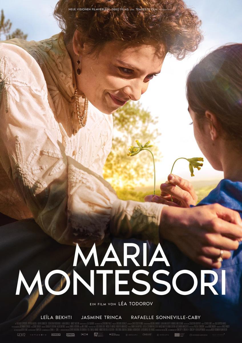 Estupenda #MariaMontessori. No es una biografía al uso sobre sus logros y experiencias, sino que es mucho más: una incisiva crítica a la sociedad de comienzos del siglo XX, llena de desigualdades y discriminaciones. Es un alegato con muchas aristas a la sororidad y a la libertad.