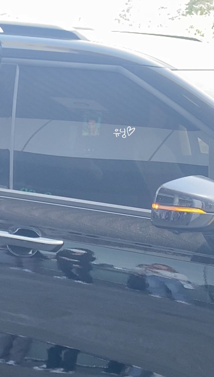 [✈️] 🐯

Siyun bugün havaalanında NCT üyesi Taeyong'un albümünü dinlerken görüntülenmiş~ @NCTTURKEY 💚💚

©_mybabytiger018 

#윤시윤 #SIYUN
