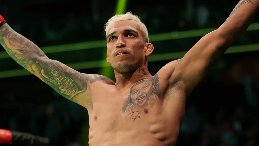 Charles Oliveira vise un retour en force lors de son prochain combat à l'UFC
Malgré une défaite par décision partagée contre Arman Tsarukyan à l'UFC 300, Oliveira reste dans la course au titre des poids légers de l'UFC. 
ufc-fr.com/charles-olivei…