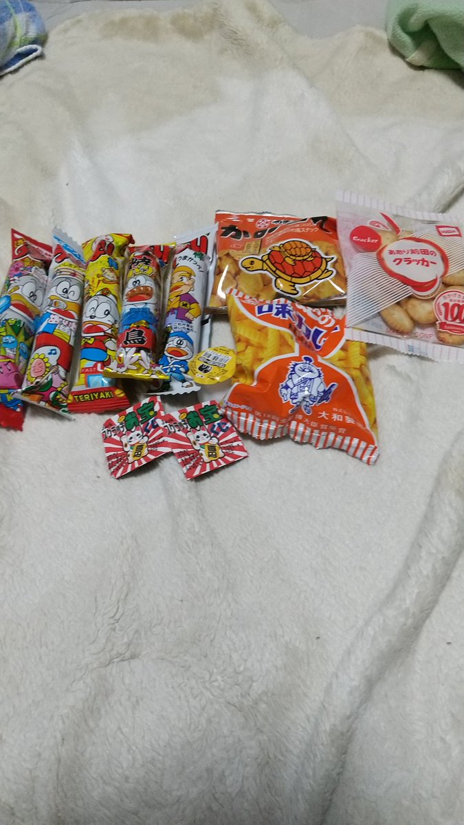 土居志央梨さんへ駄菓子屋さんで駄菓子屋を買いました。