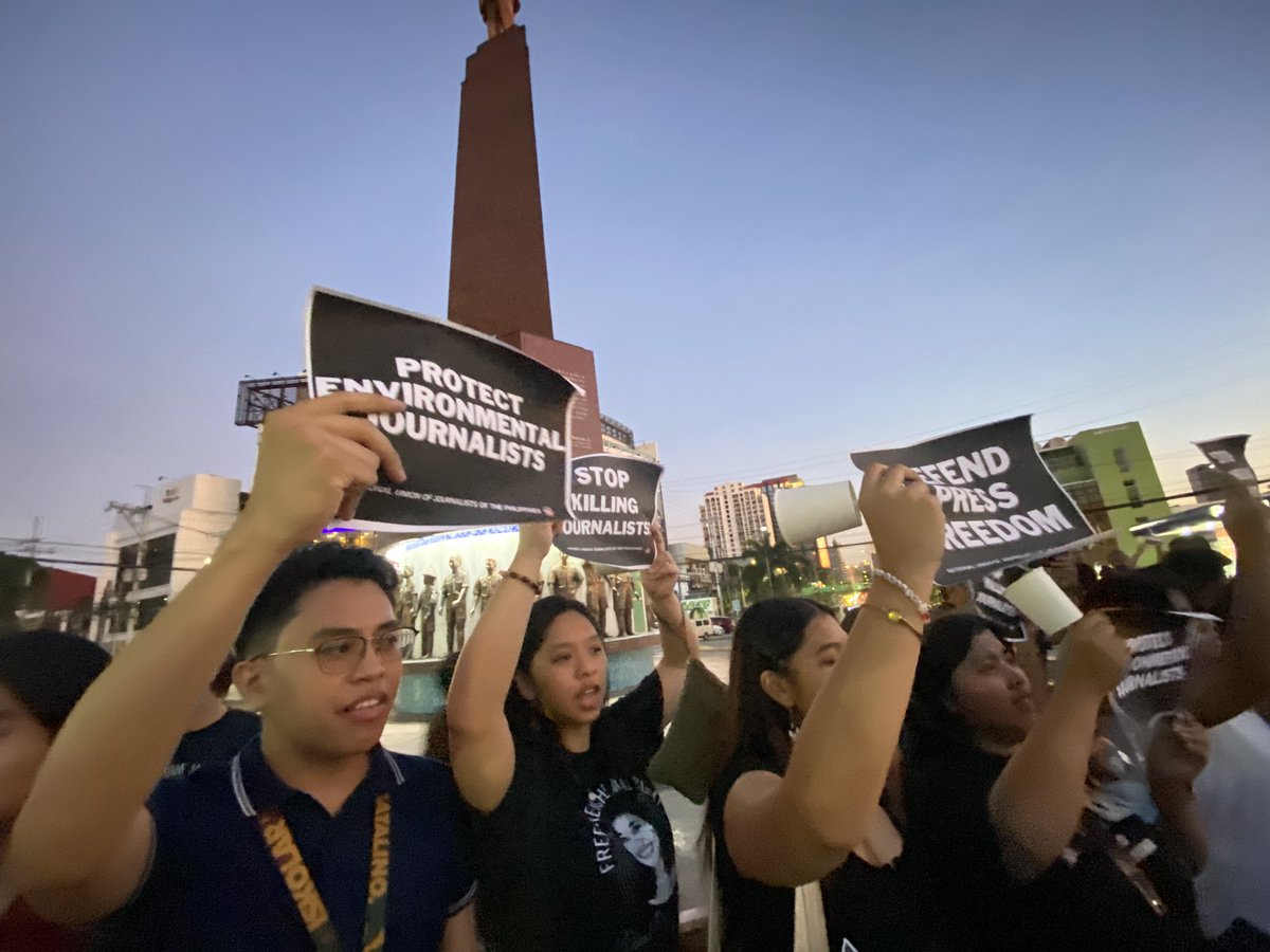 DEFEND PRESS FREEDOM

#LOOK: Members of the National Union of Journalists of the Philippines convene at the Boy Scout Circle in Quezon City to observe the World Press Freedom Day with the theme “A Press for the Planet: Journalism in the Face of the Environmental Crisis.”…