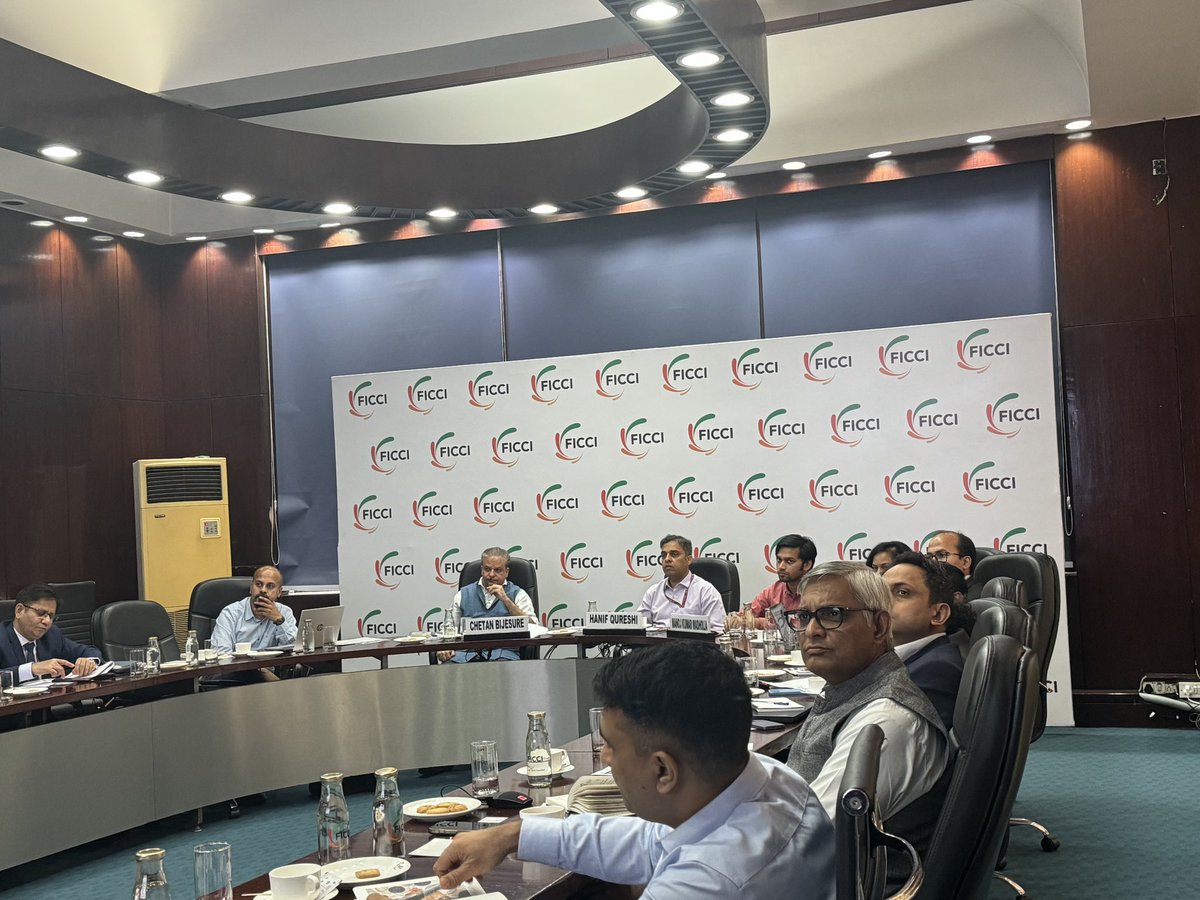 MHI, alongside WRI India, PwC, FICCI, and SIAM, convened a pivotal dialogue on EV financing. Chaired by Additional Secretary MHI, @DrHanifQ, the session delved into tackling issues like tenure, interest rates, and resale value, driving the uptake of electric vehicles. #EVs #MHI