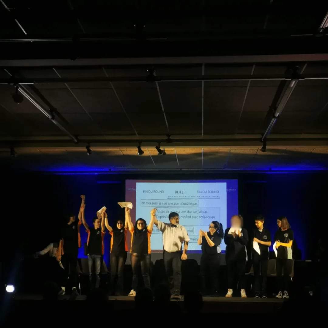 Au collège Jean Jaurès de Colomiers 
Alain Dugois 'Papy' était là hier avec la bulle carrée pour le KO des mots. La cité éducative de Colomiers a permis d'offrir des séances extraordinaires ! Les élèves défendront les couleurs columérines à Paris contre 4 autres équipes !