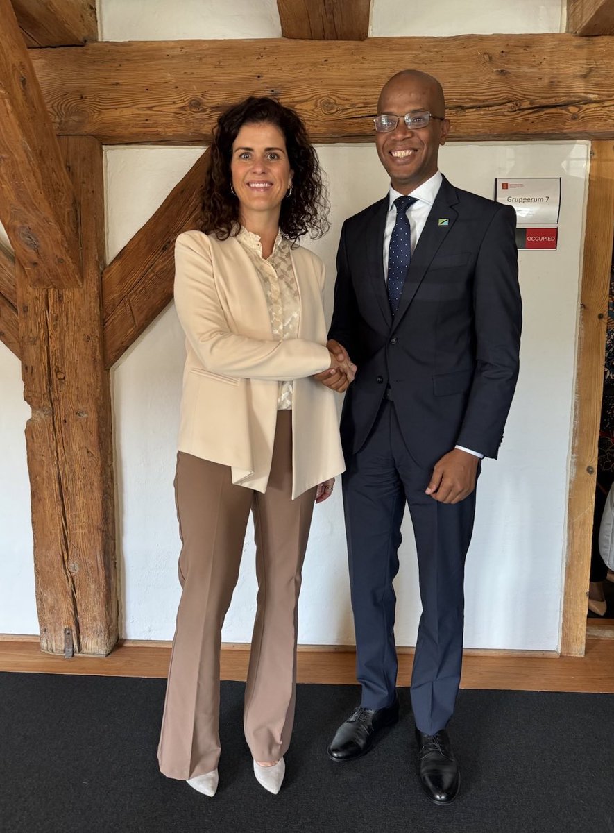 🇹🇿🇫🇮
#Tanzania’s Foreign Affairs & EAC Minister, His Excellency @JMakamba poses with his #Iceland counterpart Her Excellency @thordiskolbrun after their meeting on the sidelines of the 21st Nordic - Africa Foreign Ministers Meeting  (#NAFM2024) in Copenhagen yesterday.

The…