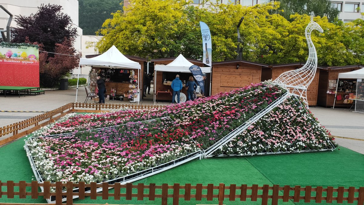 Move2Bulgaria's tweet photo. #Vratsa is beautifully decorated for Orthodox Easter holidays. https://t.co/IFTnH1wplK