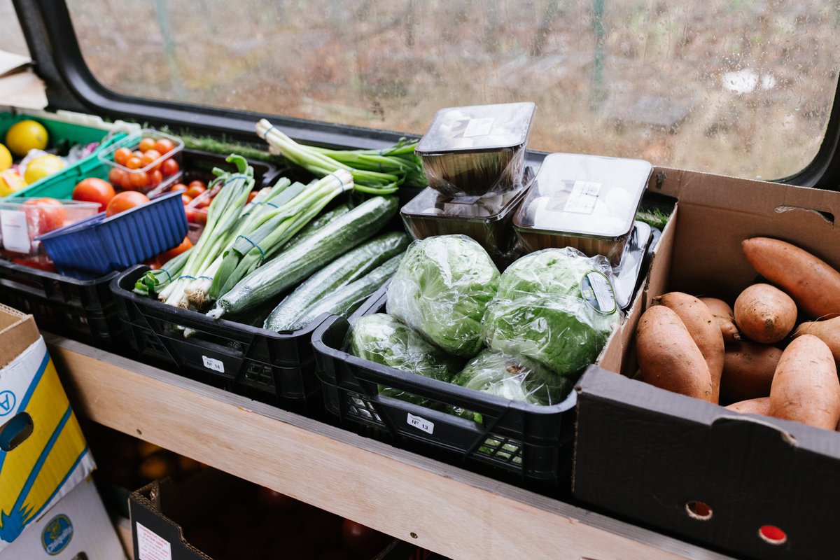 “The @QueenGreensBus really helps because it stops me from having to carry everything from the town centre. I don't normally buy fruit and veg but with the bus on my doorstep, it makes me eat more. It also brings people together.” 🫶 Map and timetable 👉feedingliverpool.org/community-food…