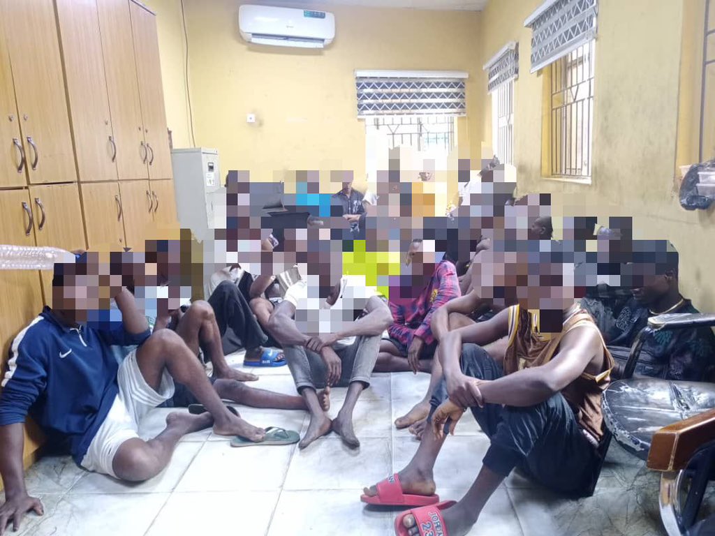 POLICE ARREST 40 SUSPECTS IN YABA   The operatives of Lagos Rapid Response Squad (RRS) on Tuesday night arrested 40 suspected criminals in different black spots  within  Yaba.   The 40 suspects were arrested at about 10:00 p.m. when the operatives of Rapid Response squad
