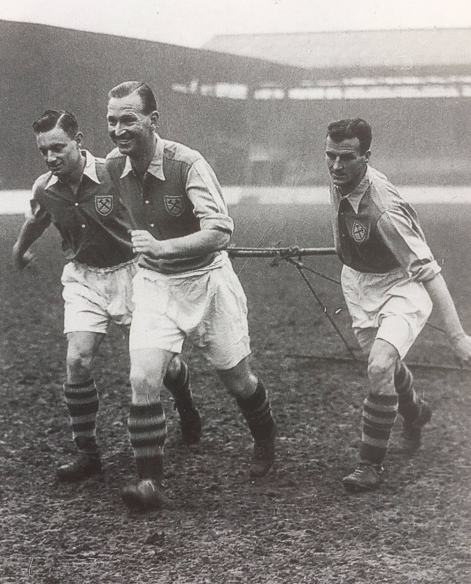 Harry Kinsell was born on this day 1921. Harry signed for West Ham in 1951 and over the next 5 seasons played a total of 105 games scoring 2 goals. Harry is in the middle of the photo below helping to sort out the pitch ⚒️