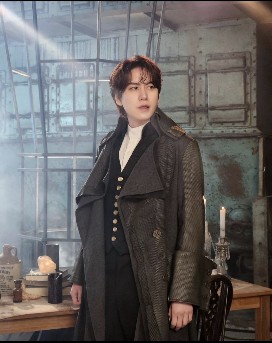 If one day I can go to Korea, please, let me go to a Kyuhyun musicals, please!! 🙏🏻🫠