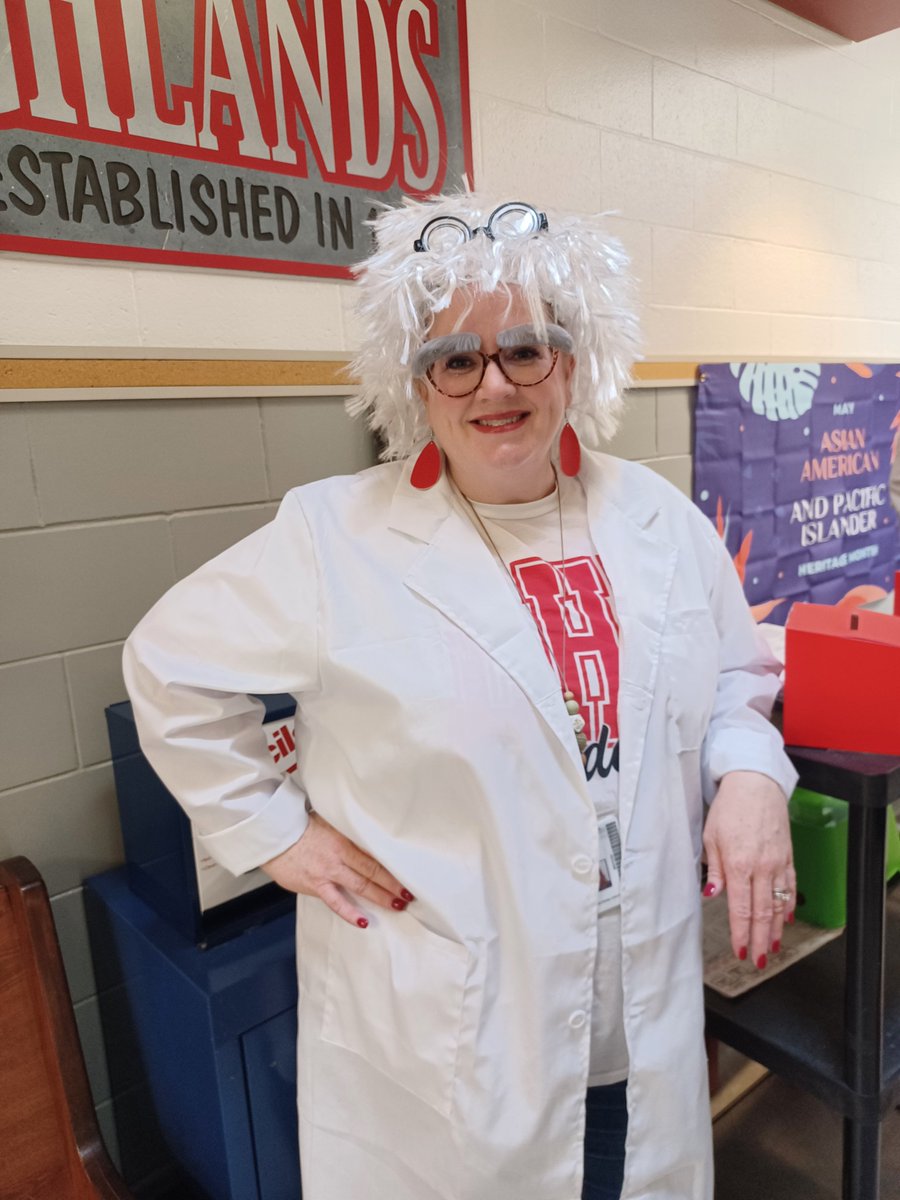 To know this mad scientist is to love her! Thank you for an AMAZING STEAM Night Mrs. Huben! @wildcatslhe #risdgreatness #cutestmadscientistintown