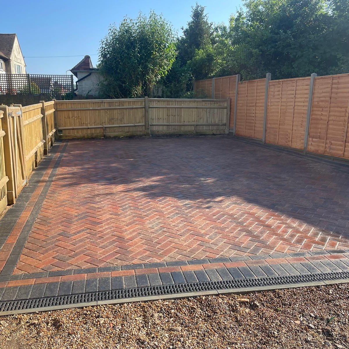 👉 This project was completed in Victoria Drive, Eastbourne and what a 💥change for the homeowner and now they have a usable space. ☎️ 01323 887 678 #gladstonepaving #driveways #patios #patio #landscape #landscaping #resin #paving #home #property #eastsussex #eastbourne