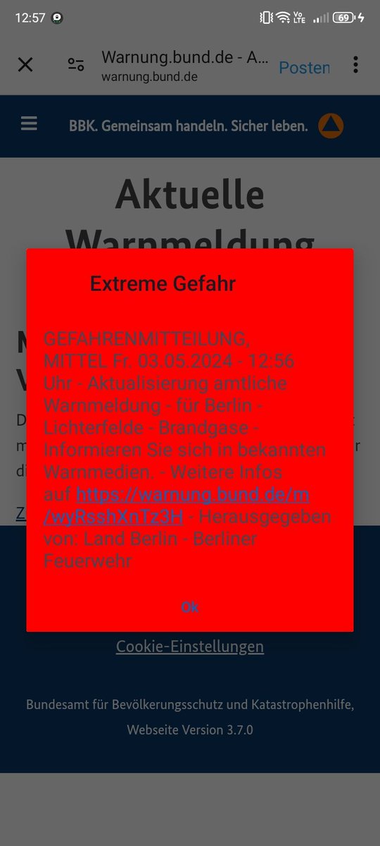 Kam eben rein . Bundeswarnung. Extreme Gefahr. Hantieren dort mit Blausäure