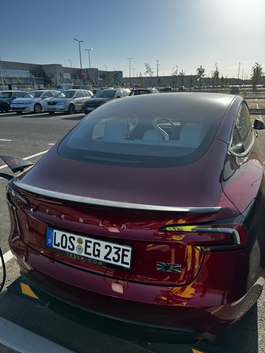 🔥Model 3 Ludicrous delivery🔥

First customer delivered with the brand new Tesla Model 3 Performance in Ultra Red, spotted at Giga Berlin 🇩🇪🔥

My app still says May-June, what about yours? 🥲🥲

#tsla #tesla #model3performance #ludicrous #highland #plaid