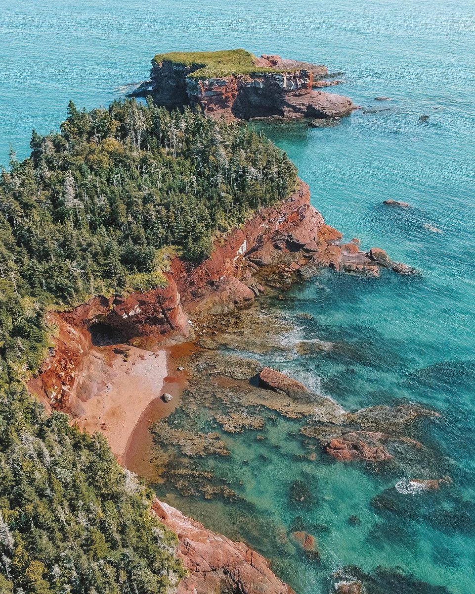 Where's your favourite place to explore in Saint John and the Towns by the Bay? 🌊 📷: lustinherworld (IG) 📍: Long Beach Lookout Fundy-St. Martins Sea Caves Duck Pond Beach #SJTownsByTheBay
