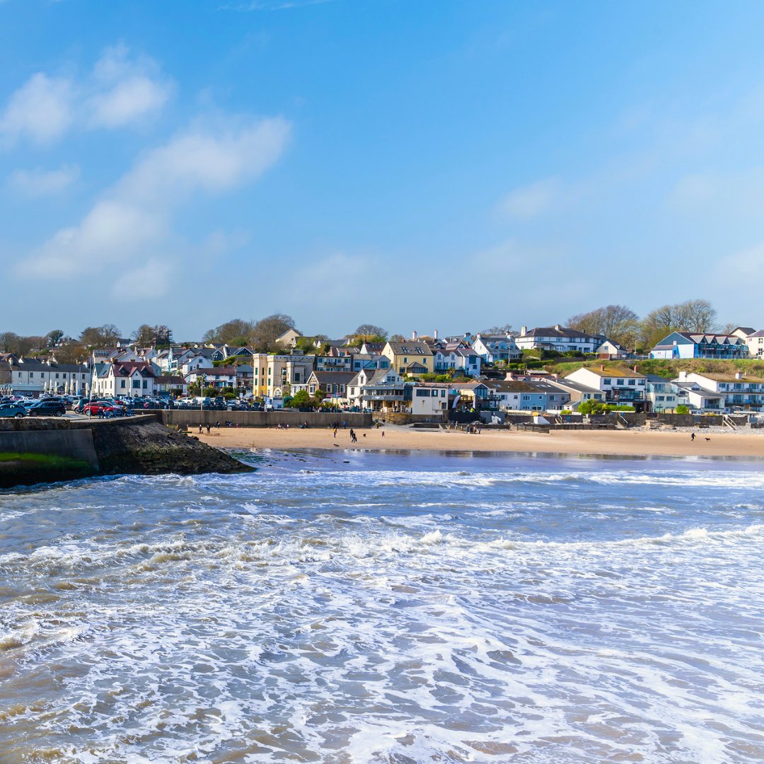 Hello #BankHoliday Weekend 👋 Will you be in Pembrokeshire?⁠
⁠
Escape for a dose of #WestWales with our #LastMinute accommodation 🏡⁠👉️ l8r.it/oRIh

📌 Saundersfoot
⁠
#visitpembrokeshire #visitwales #coastalcottages #weekendaway