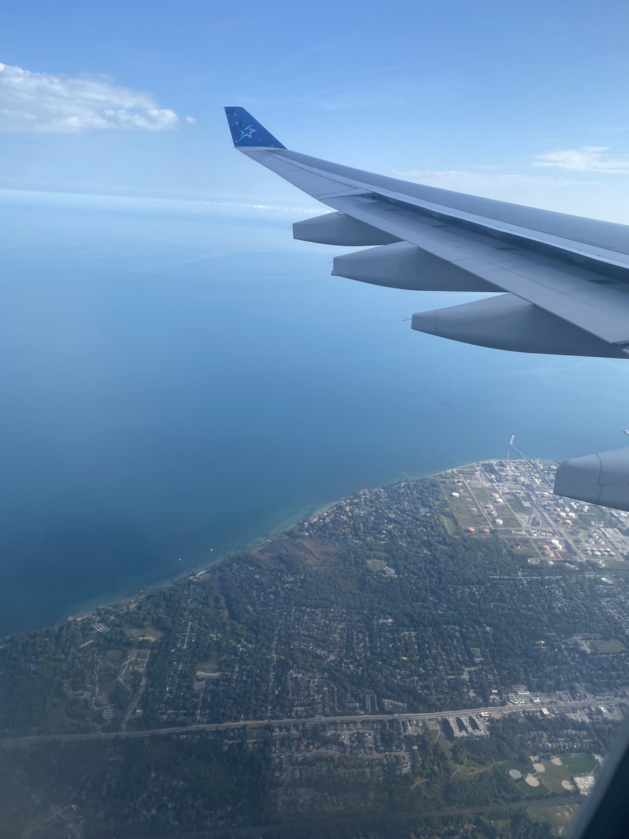 Happy #wingfriday everyone! Here’s one from my flight to Toronto last year with Air Transat 😃✈️🇨🇦