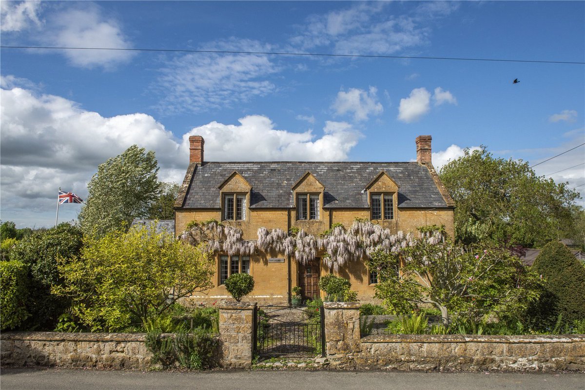 We are delighted that Glebe House has exchanged contracts. We wish the new owners a very happy next chapter! Find out about the exemplary service we offer: 01823 325144 jackson-stops.co.uk/branches/taunt… #countryhouses #countrylife #somerset #somersetproperty #somersetpropertysearch