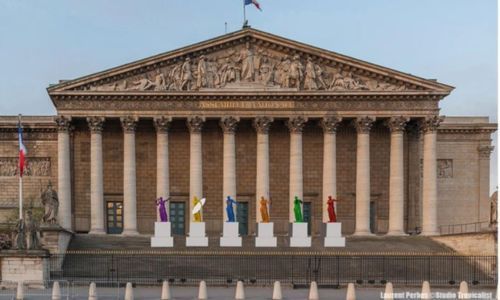 #JO2024 #Paralympiques. La #VénusDeMilo mise à l'honneur en 6 sculptures = 6 disciplines sportives par @laurent_perbos. A découvrir sur les marches de l'#AssembléeNationale jusqu'au 22 septembre. buff.ly/4dk56AX