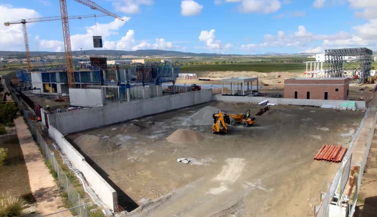 🎥 🏗 Work progresses on the Administration, Laboratories and Access Control buildings at the facility 👇 youtu.be/URgw9uLTJyM?si… ✅ And the UGR-DONES Research Centre, already completed, here 👇 youtu.be/aosCZSvPJmI?si… @canalugr @CIEMAT_OPI