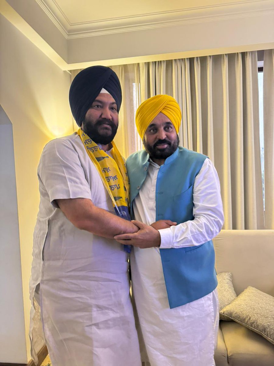 Close aide of Bikram Majithia, Talbir Gill, has quit the Akali Dal and joined the Aam Aadmi Party. Earlier, he had considered switching to the BJP, but Majithia and Virsa Valtoha stopped him. However, he has now joined AAP now. @talbir_gill
