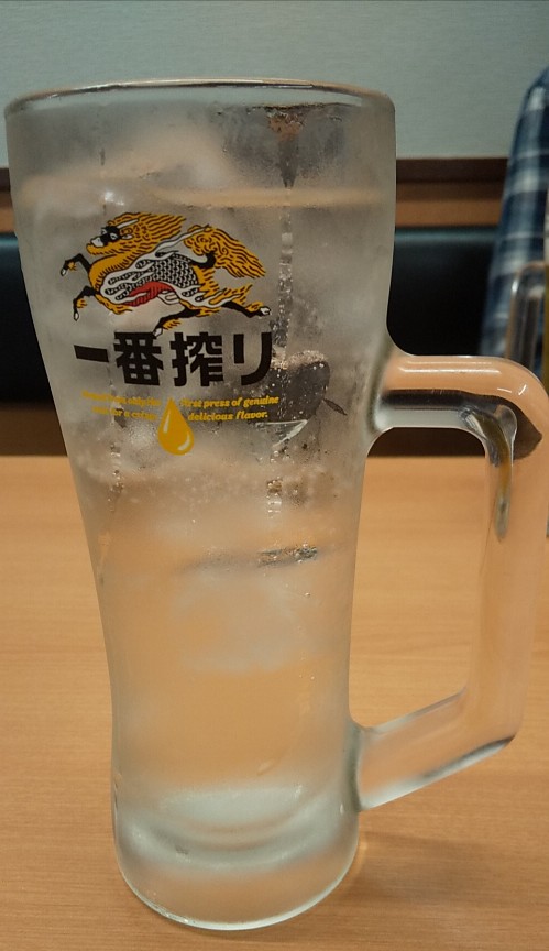 久々😊 ウマイ～ 何でしょう～ 吟醸を炭酸で割ってるの～ サワーなのか？