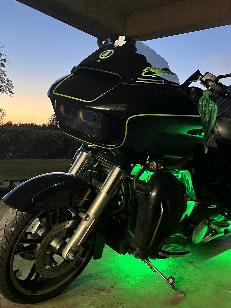 Tech_Dad89's tweet image. Trying my hand at vinyl pinstripes ha