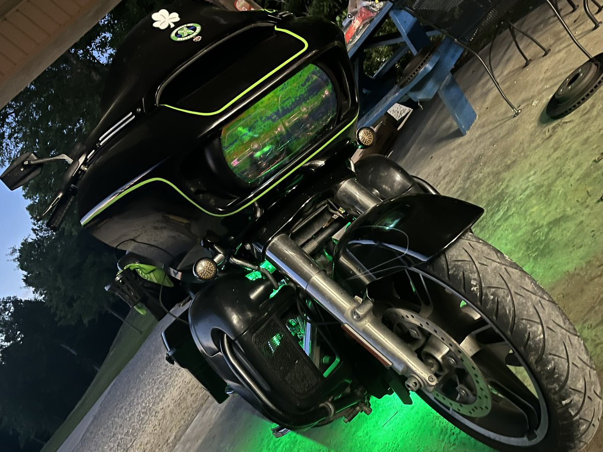 Tech_Dad89's tweet image. Trying my hand at vinyl pinstripes ha