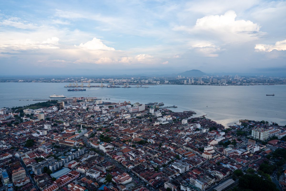 alamy.com/view-the-city-…
View the City of Georgetown on Penang Island in Malaysia Southeast Asia
Alamy Stock Photo 
Self Promotion 
#Malaysia #Georgetown #penang #TravelTheWorld #Travel #traveltips #travelnews #travelphotography #photography #photooftheday #photo #photographer