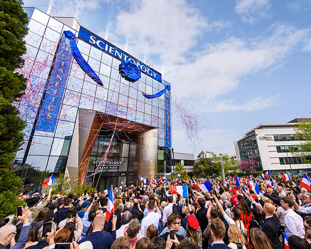 ALL IT ÉLAN VITAL, joie de vivre or simply liberté now alive—the Ideal Church of Scientology Grand #Paris is inaugurated in exquisite fashion in the City of Light. bit.ly/3vzBuPj