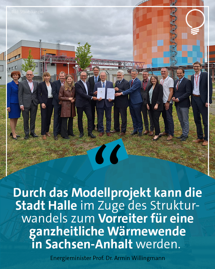 Um die Wärmewende in @stadt_halle und #SachsenAnhalt voranzubringen, haben Energieminister @WillingmannA & Ministerpräsident Dr. Reiner Haseloff heute einen Förderbescheid an den kommunalen Energieversorger @StadtwerkeHalle überreicht.