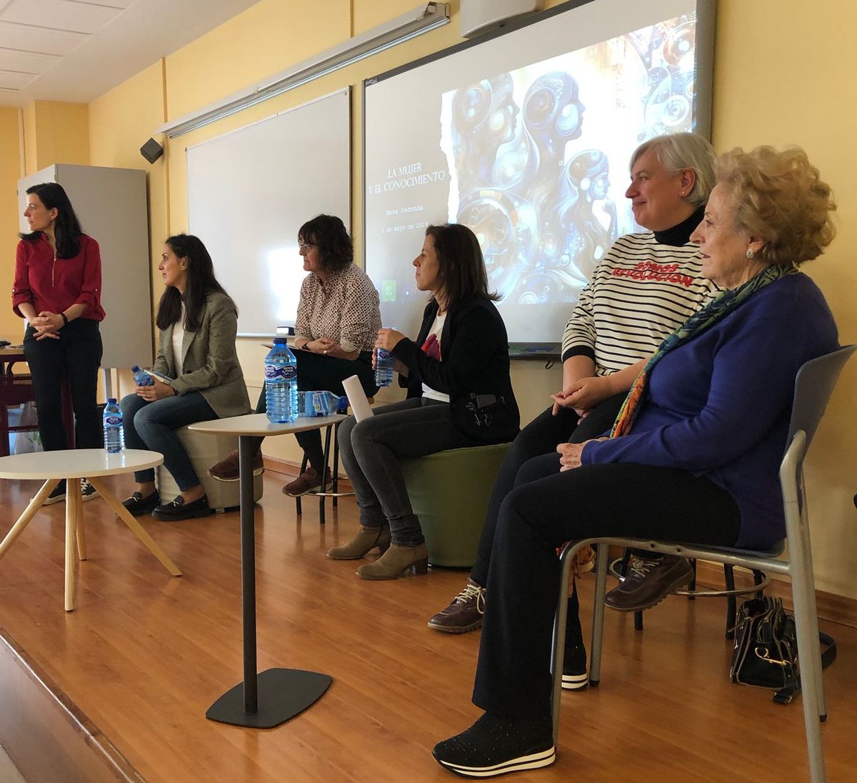 It has been a pleasure to listen to our colleague @bagueda at the round table 'Mujer y conocimiento' ♀️, organized in the Soria campus. She has made valuable contributions at this event, advocating for women's occupation of positions of power within the university and society.