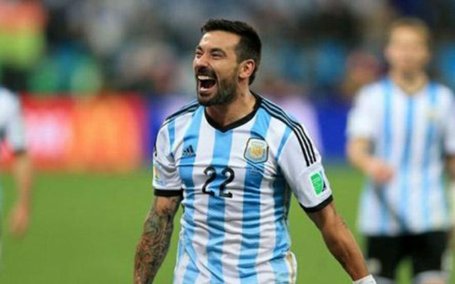 Happy birthday to Ezequiel Lavezzi! An Olympic gold medalist with Argentina and a fan favorite at every club he has played at, Lavezzi turns 39 today! 🇦🇷