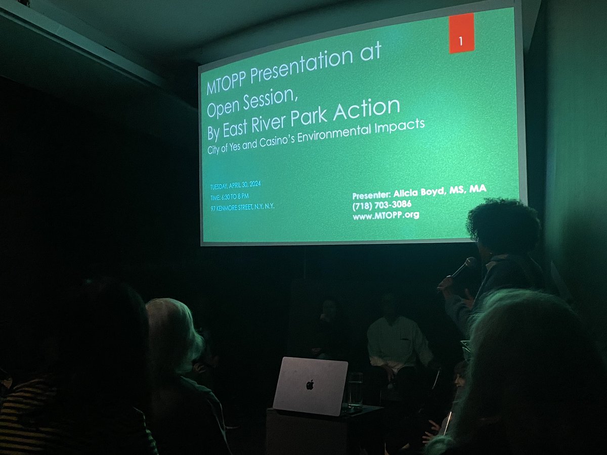 Awesome evening at @storefrontnyc. Good to watch Harriet Hirshhorn's rough cut about the #ESCR (documentary) and view @PatArnow photographs and @MTOPP4BK explain the ramifications of the #CityofYes and encourage us to write our council members. Good to see friends! 📸📽️🎥🎞️🌳