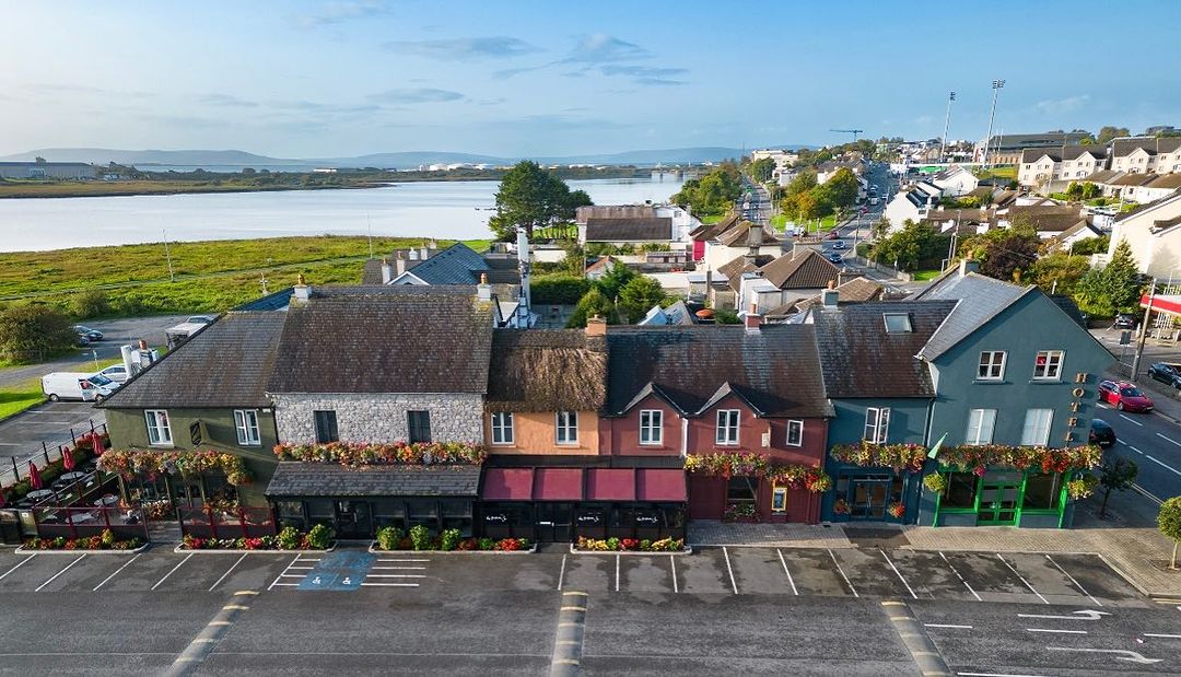 Stunning food in a fantastic ambience, a visit to The Huntsman Inn should be on your Bank Holiday Weekend To-Do List! 😍👌 Follow their Instagram page to see more drool-worthy photos and videos: instagram.com/thehuntsmaninn…

Aerial Photo by the talented @JuliaDunin 📸