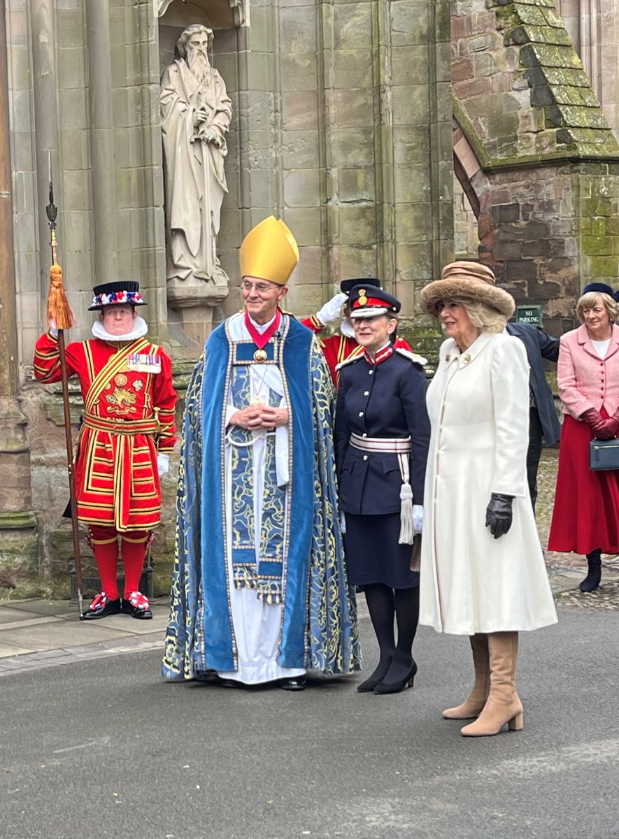 I send my heartfelt thanks to Bishop John for all he has done over the past 17 years for @CofEWorcester and #Worcestershire. His humour, charm, deep spiritual and dignified presence will be sorely missed. I wish him and his wife many happy years of retirement. @BishopWorcester