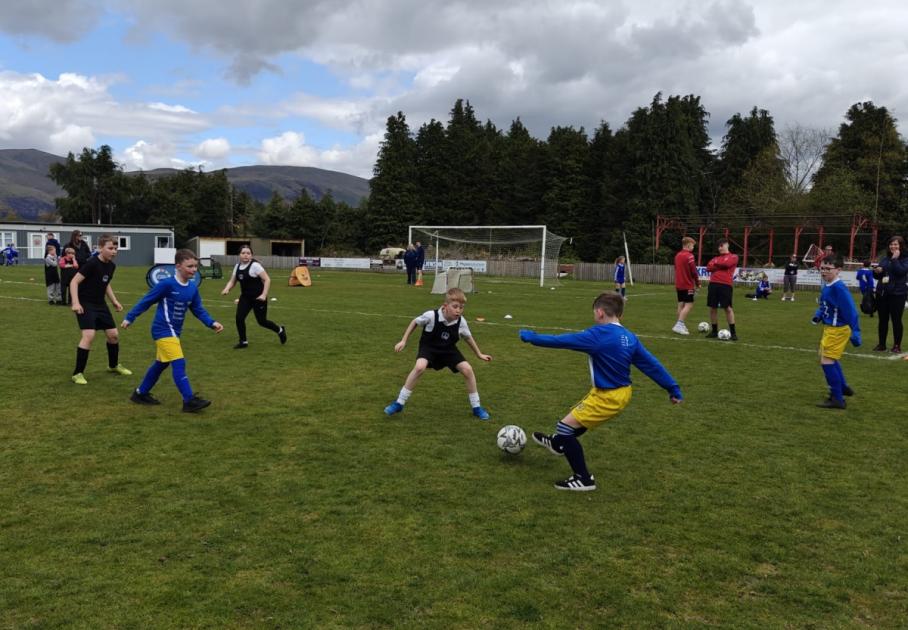 More than 100 children from across primary schools in the Wee County took part in a football festival at Beechwood. dlvr.it/T6MPF4 👇 Full story