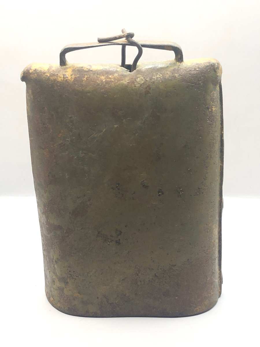 bohoboulevardca.etsy.com/listing/150386… Antique hand forged brass cowbell.  #farmhousedecor #cottagedecor #rusticdecor #cowbell #antique #earlycentury #bell #etsyseller #etsyshop #etsystore #etsyfinds #bohoboulevard #bohoboulevardca