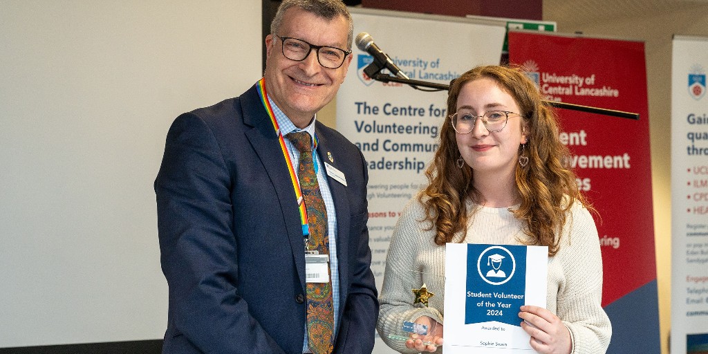 Student @sophieswain04 crowned #volunteer of the year for supporting local homelessness charity @Emmaus_Preston Read more 👇 ow.ly/I4AT50RuUnx