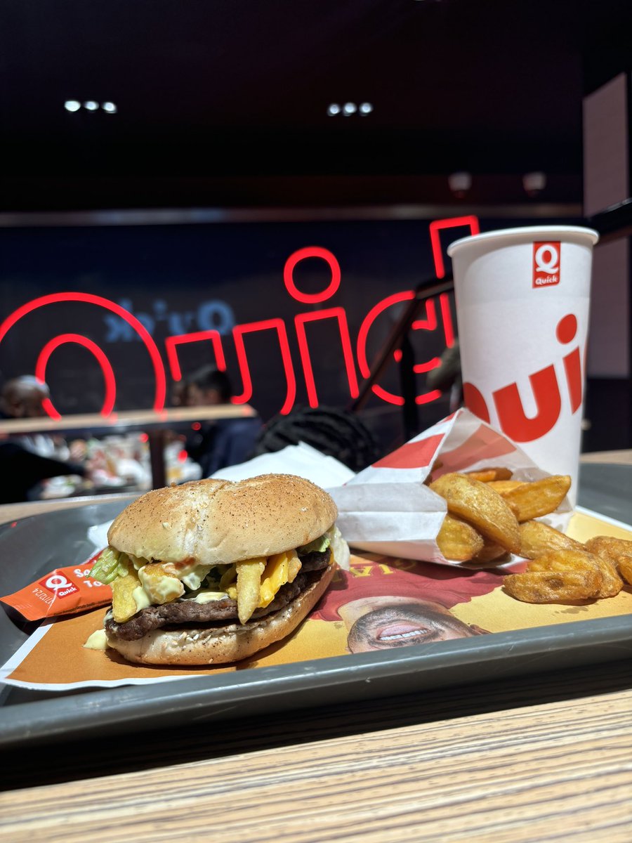 Salut la team, je suis au Quick Champs Élysées pendant 1h. Un menu au choix offert si on me démasque.