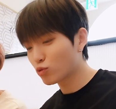 hes so f cute i wanna eat him😭

#다크비 #DKB #희찬 #HEECHAN