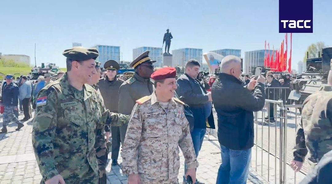 🇷🇸 Serb Military Attaché... nothing but smiles while inspecting NATO junk.