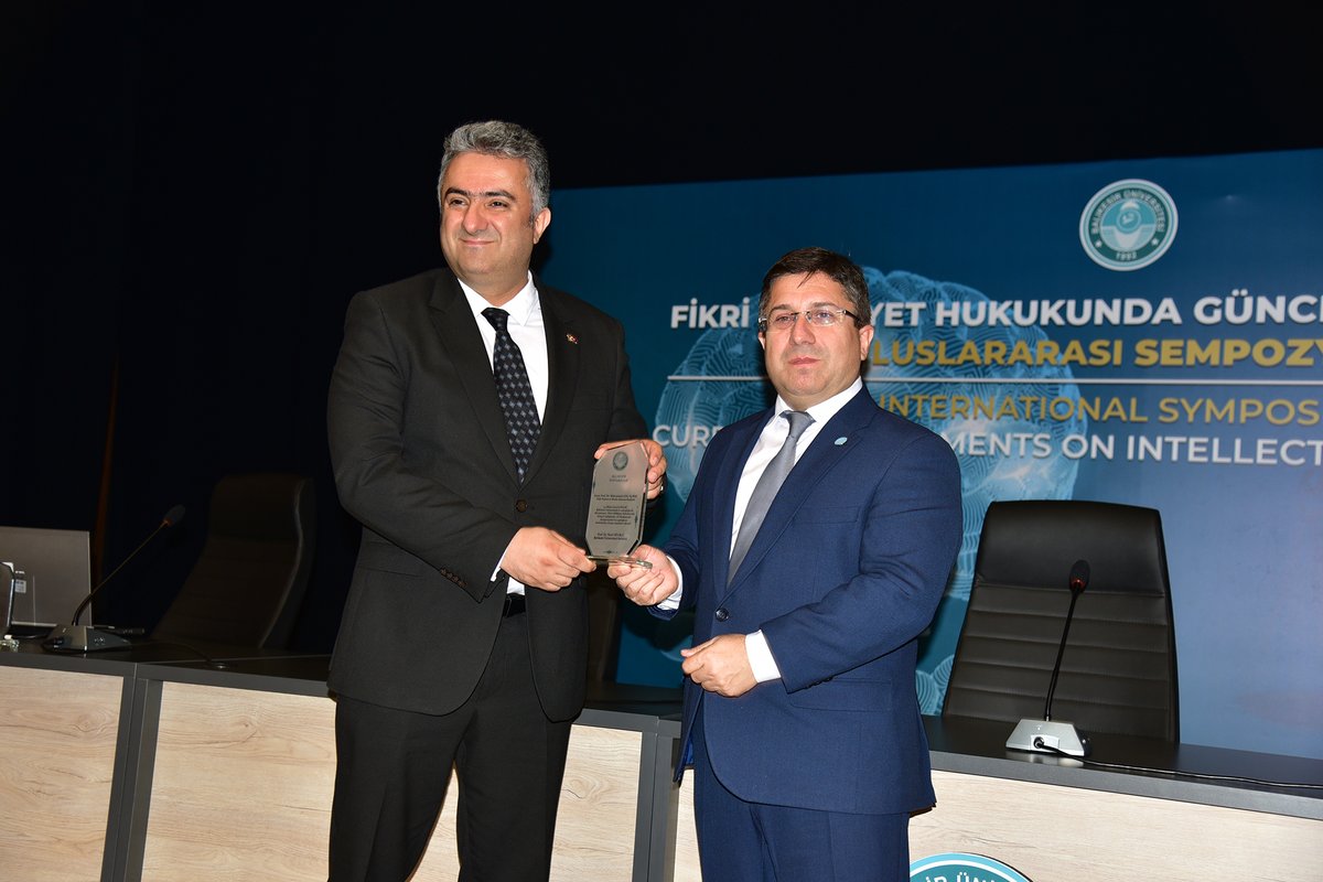 Kurum Başkanımız Prof. Dr. @mzekidurak, Balıkesir Üniversitesi Atatürk Kongre ve Kültür Merkezinde gerçekleşen “Fikri Mülkiyet Hukukunda Güncel Gelişmeler Uluslararası Sempozyumuna” katılım sağladı. Durak, burada yaptığı konuşmada ülkemizde fikri ve sınai mülkiyet hakları…